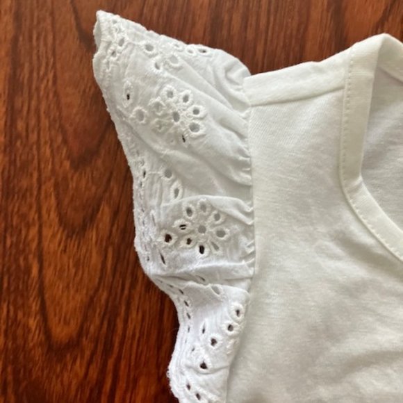 NWT! CROWN & IVY - Girl's Size 5 - White Eyelet Flutter Sleeve Spring/Summer Top - Picture 2 of 7